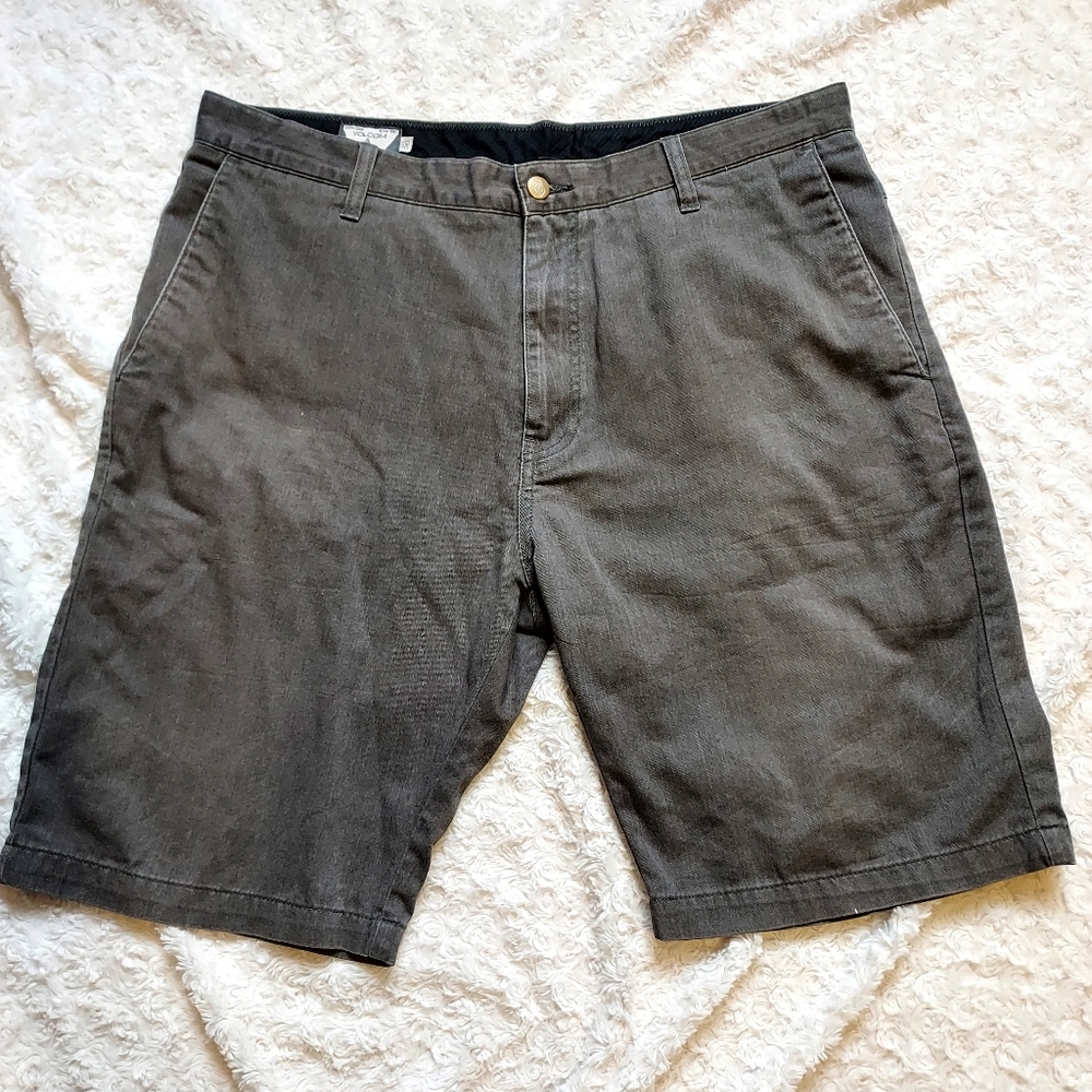 Volcom Gray flat front chino shorts waist 36 Outdoor Casual Everyday Summer